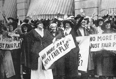 Marie Dressler and Ethel Barrymore